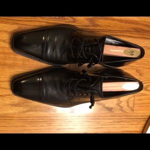 Black Mezlan 9 1/2 super ELEGANT and look like NEW